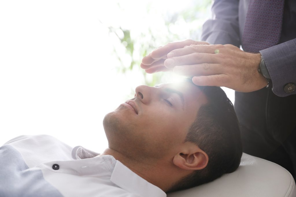 Tranceähnlicher Zustand eines Klienten durch Hypnose-Coaching