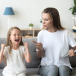 Wie erkenne ich Verhaltensauffälligkeiten bei meinem Kind?