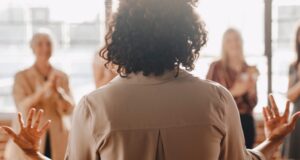 effektives Teamcoaching kann sich absolut positiv aufs Spirit im Team auswirken